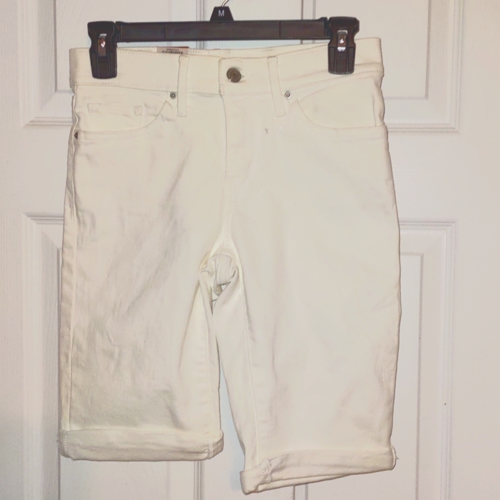 Levi Strauss Bermuda Shorts. (#0963)